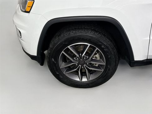 Used 2022 Jeep Grand Cherokee Limited image 24