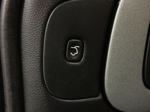 Used 2018 Jeep Cherokee Trailhawk w/ Comfort/Convenience Group image 14