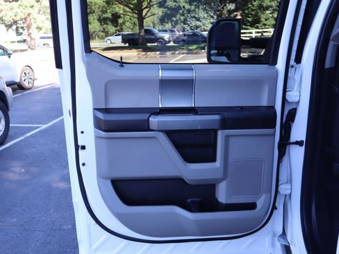 Used 2019 Ford F250 XLT w/ XLT Premium Package AWD/4WD image 24