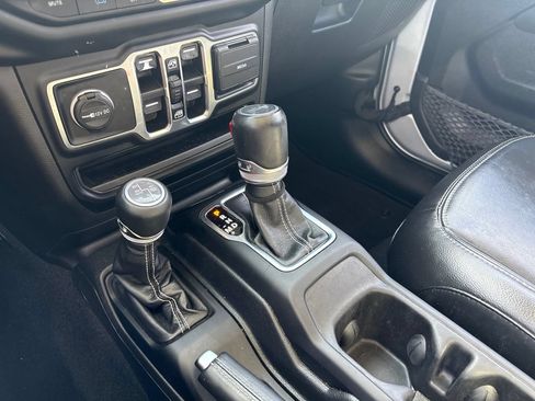 Used 2023 Jeep Wrangler Unlimited Sahara AWD/4WD image 20