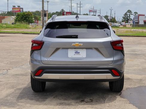 Used 2025 Chevrolet Trax LT w/ LT Convenience Package FWD image 20