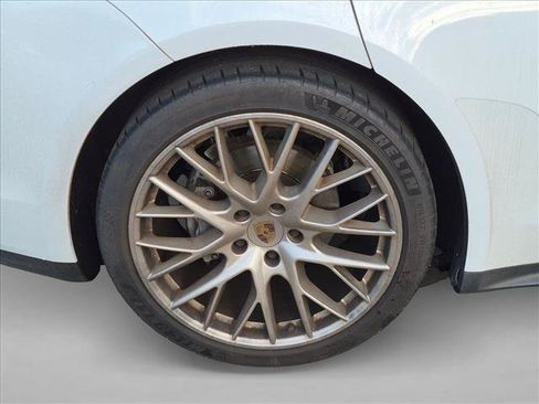 Used 2020 Porsche Panamera RWD image 21