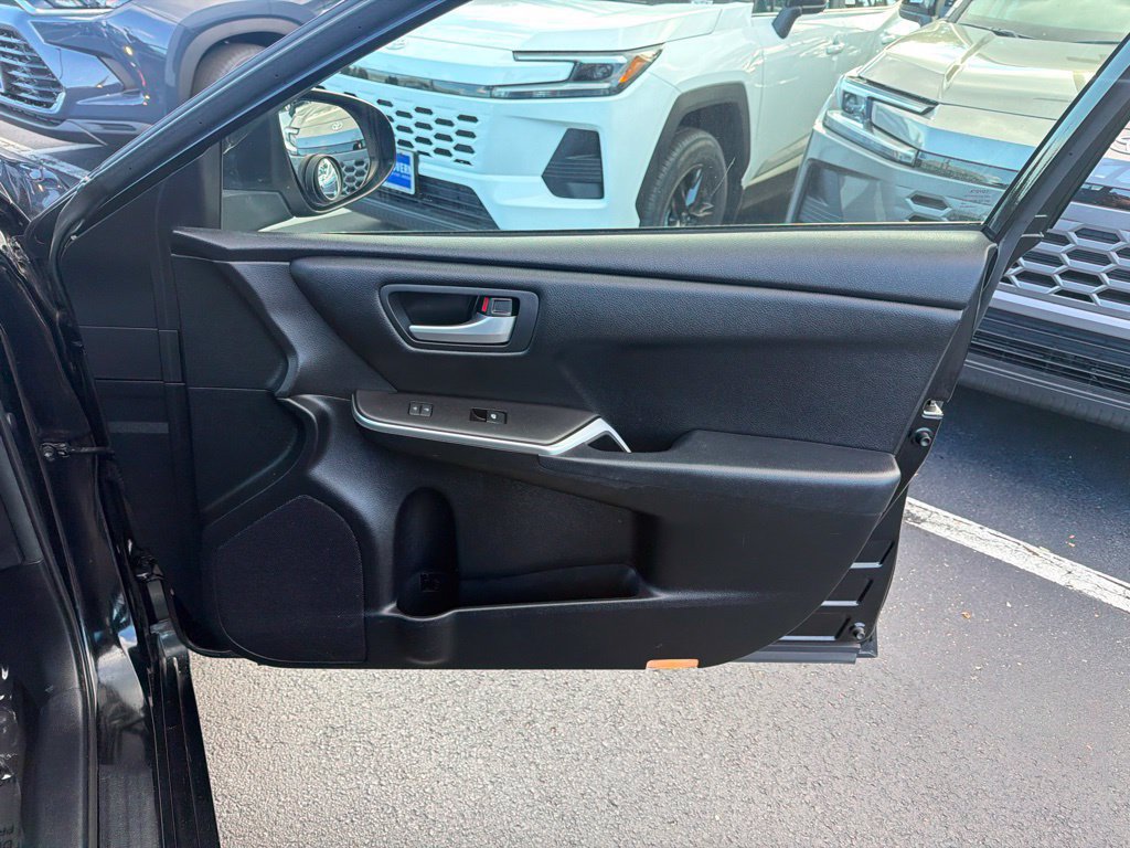 Used 2016 Toyota Camry SE FWD image 8
