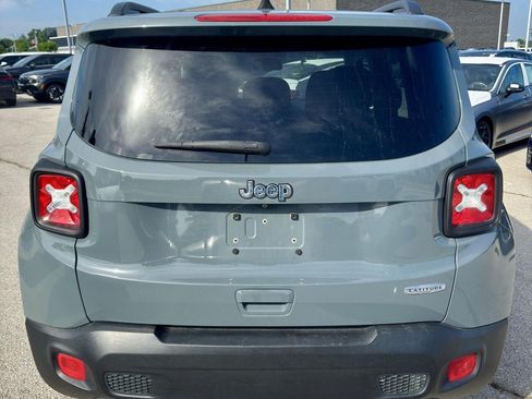 Used 2018 Jeep Renegade Latitude w/ Popular Equipment Group FWD image 4