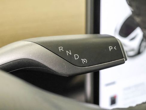 Used 2022 Tesla Model Y Long Range image 30