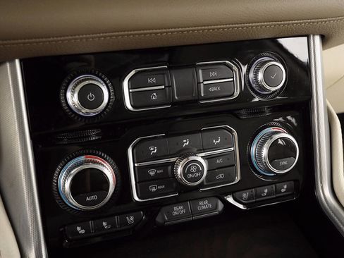 Used 2021 GMC Yukon Denali w/ Denali Premium Package image 28