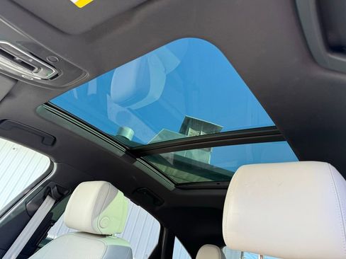 Used 2023 Audi e-tron Prestige w/ Prestige Package image 14