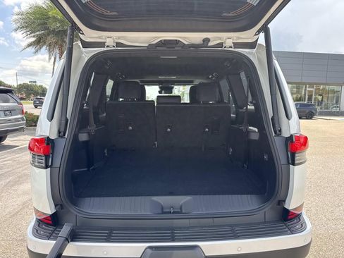 Used 2025 Lexus GX 550 w/ Cold Area Package AWD/4WD image 8