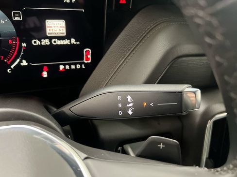 Used 2025 GMC Yukon XL Denali AWD/4WD image 18