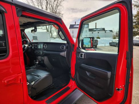 Used 2018 Jeep Wrangler Unlimited Sahara image 39