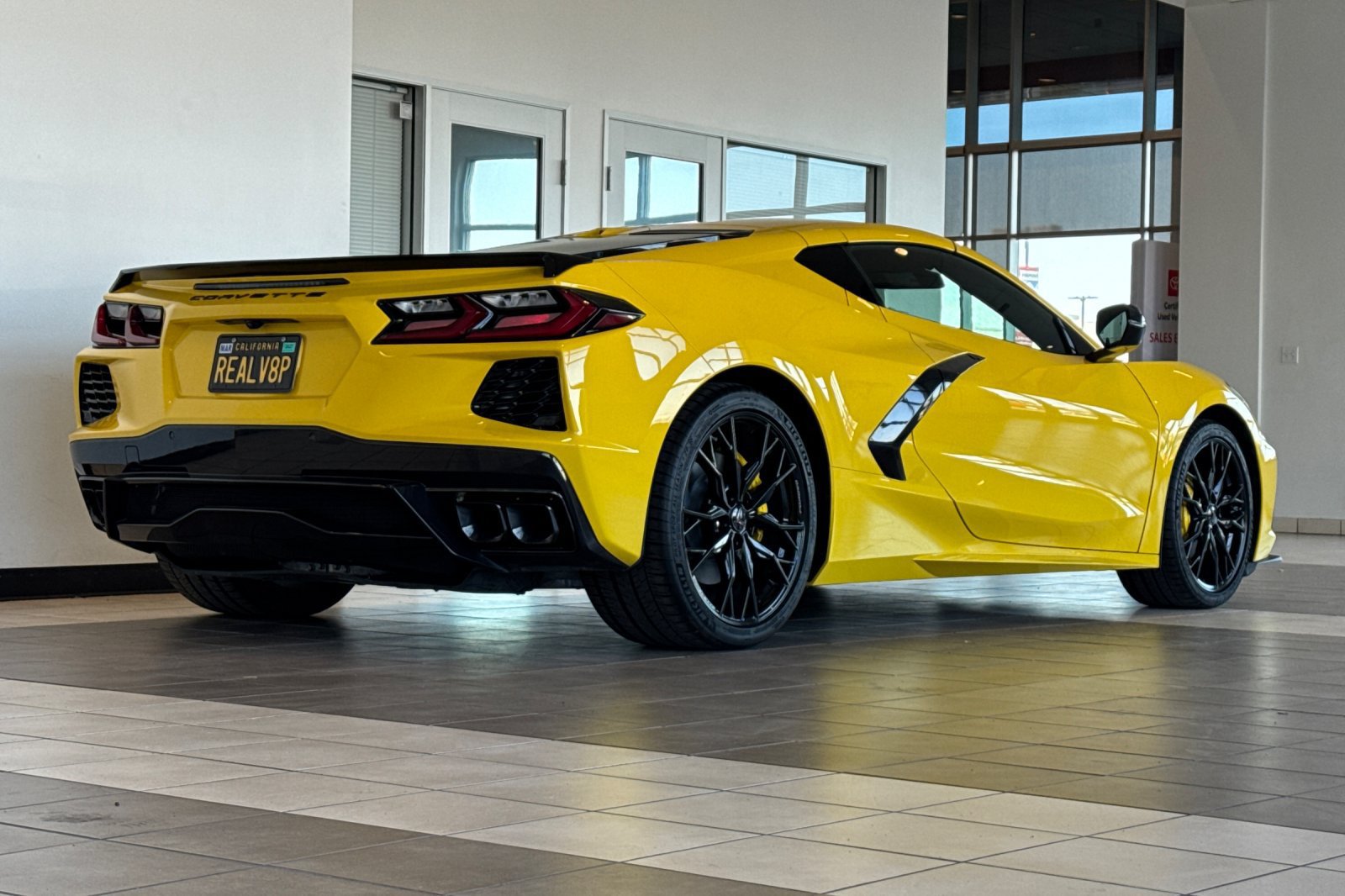 Used 2025 Chevrolet Corvette Stingray Coupe w/ 1LT RWD image 4