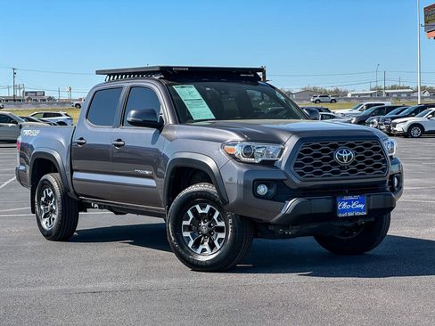 Used 2020 Toyota Tacoma TRD Off-Road w/ Technology Package image 2