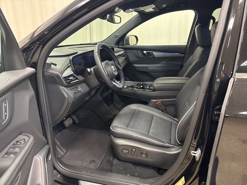 Used 2025 Buick Enclave Preferred image 14