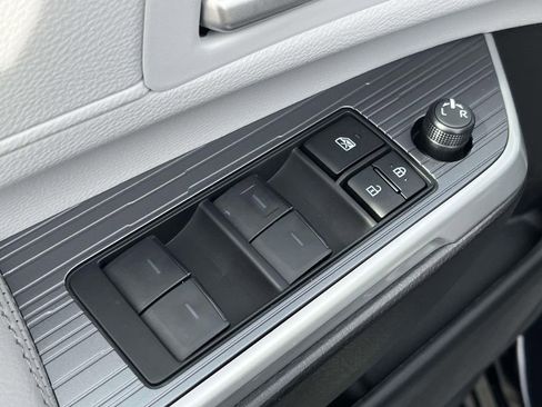 New 2026 Toyota Sienna XLE image 12