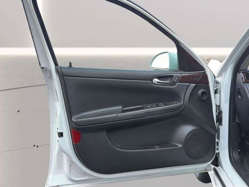 Used 2014 Chevrolet Impala LT w/ LT Sunroof Package FWD image 16