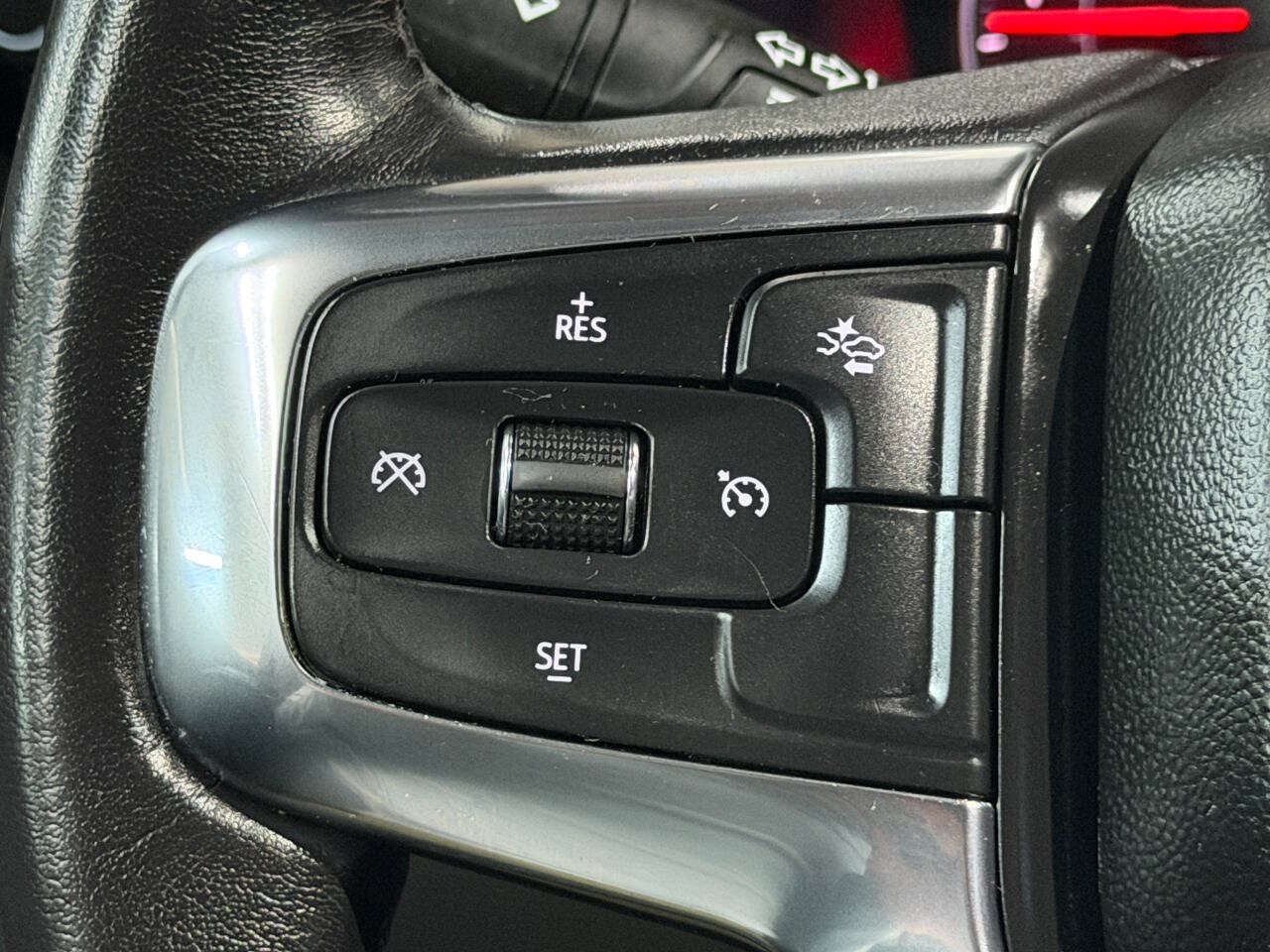 Used 2022 Chevrolet Blazer LT w/ Sound & Technology Package FWD image 38