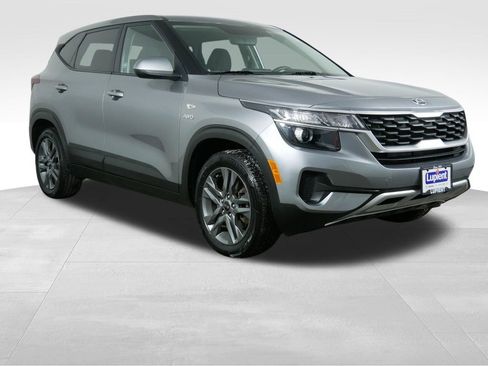 Used 2021 Kia Seltos LX image 2