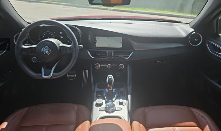 Used 2024 Alfa Romeo Giulia Ti RWD image 9