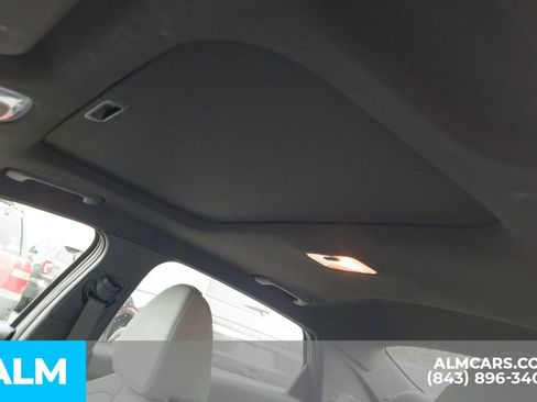 Used 2024 Hyundai Elantra Limited image 8