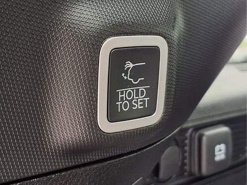 Used 2024 Jeep Grand Cherokee Limited AWD/4WD image 23