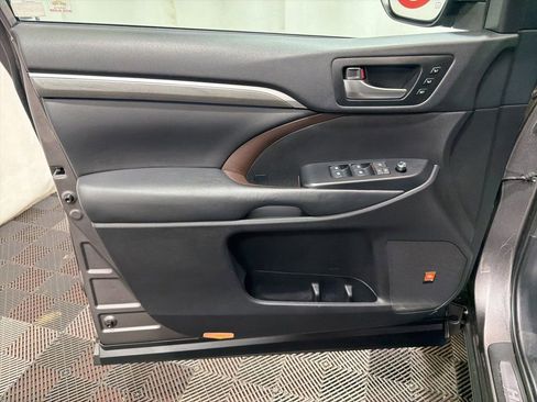 Used 2019 Toyota Highlander Limited AWD/4WD image 23