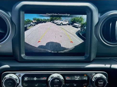 Used 2023 Jeep Wrangler Unlimited w/ Sun & Screen Package AWD/4WD image 15