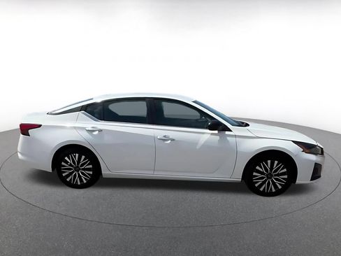 Used 2025 Nissan Altima 2.5 SV FWD image 16