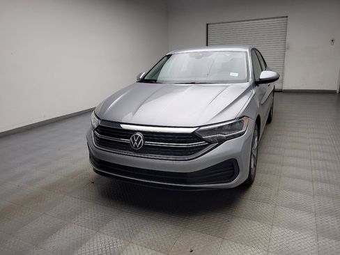 Used 2024 Volkswagen Jetta SE FWD image 15