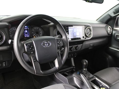 Used 2020 Toyota Tacoma TRD Sport w/ Technology Package AWD/4WD image 9