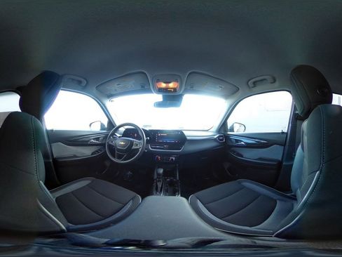 Used 2025 Chevrolet TrailBlazer LT image 38