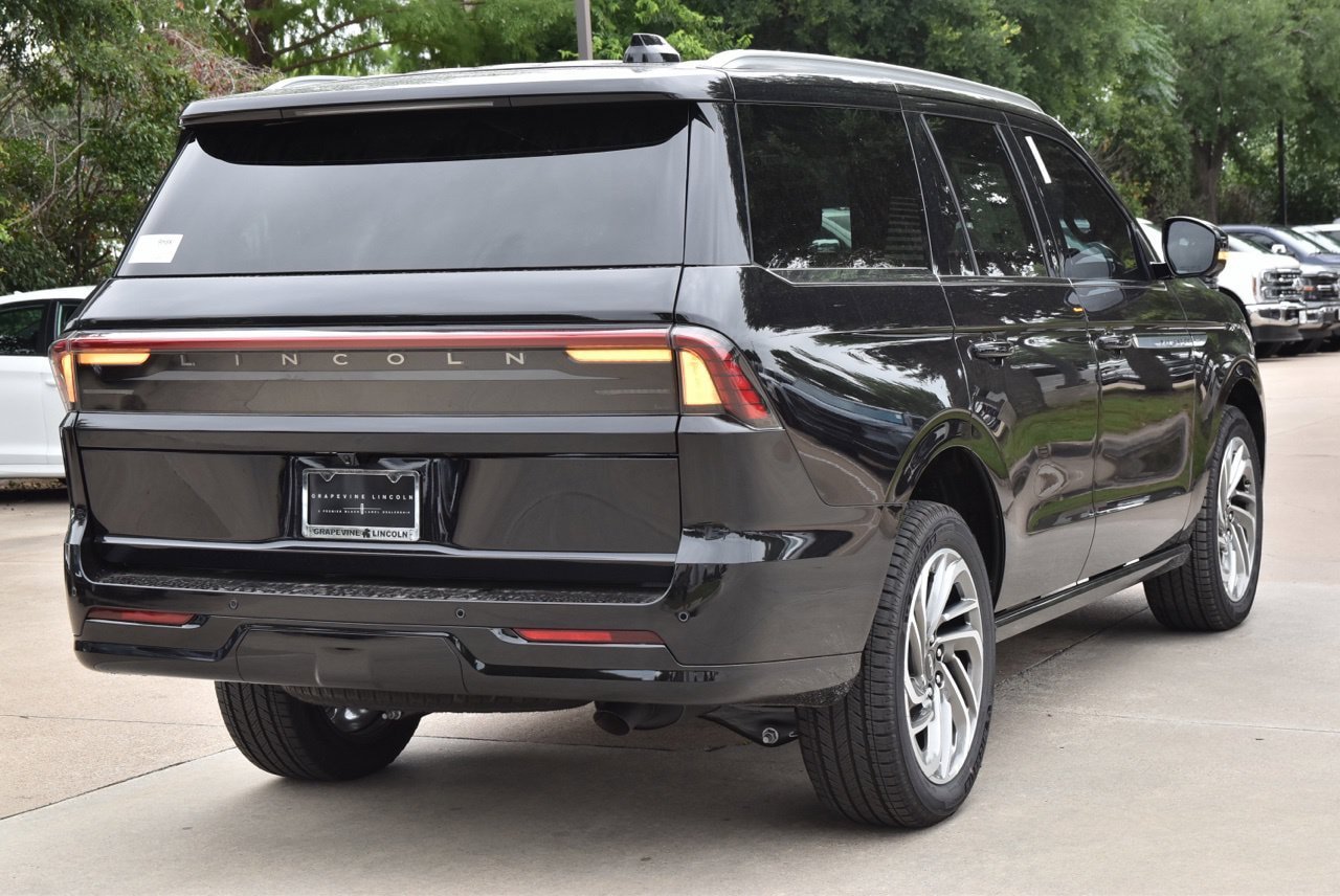 New 2026 Lincoln Navigator Reserve AWD/4WD image 7