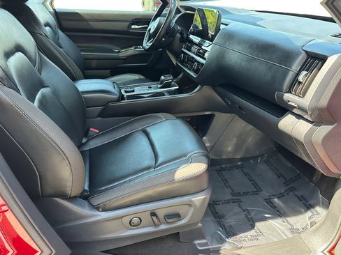 Used 2023 Nissan Pathfinder SL AWD/4WD image 15