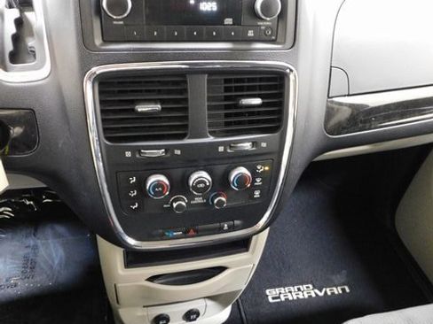 Used 2012 Dodge Grand Caravan SE image 30