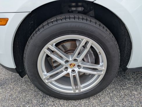 Used 2021 Porsche Macan AWD/4WD image 11