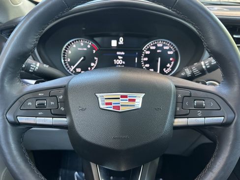 Used 2023 Cadillac XT4 Luxury w/ Cold Weather Package AWD/4WD image 10