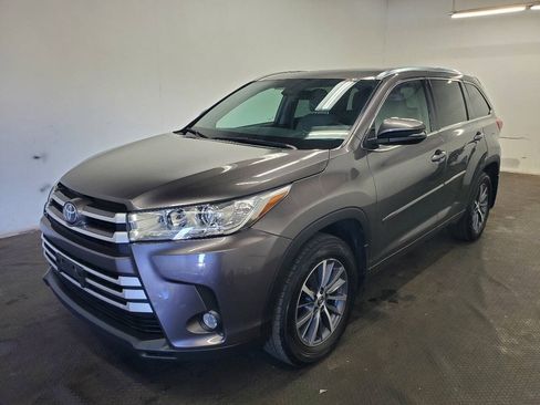 Used 2018 Toyota Highlander XLE AWD/4WD image 1