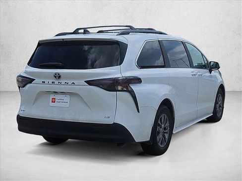 Certified 2025 Toyota Sienna LE FWD image 5