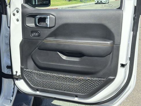 Used 2025 Jeep Wrangler Sahara AWD/4WD image 33