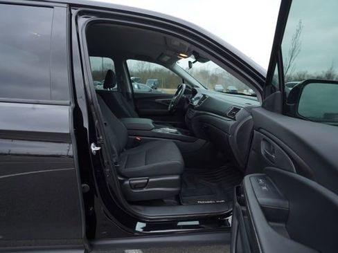 Used 2025 Honda Ridgeline Sport image 18