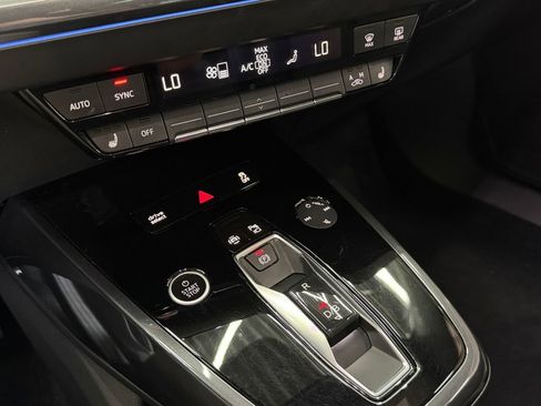 Used 2022 Audi Q4 e-tron Prestige AWD/4WD image 26
