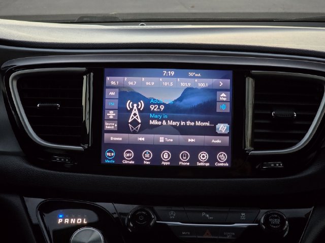Used 2020 Chrysler Pacifica Touring-L Plus FWD image 22