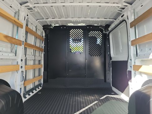 Used 2025 RAM ProMaster 2500 w/ U-Haul Equipment Group FWD image 14