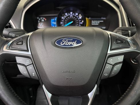 Used 2020 Ford Edge SEL w/ Cold Weather Package FWD image 9