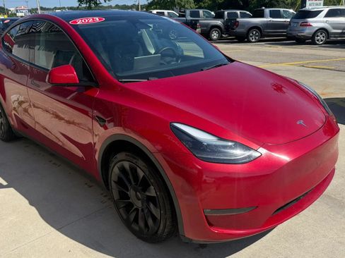 Used 2023 Tesla Model Y Long Range AWD/4WD image 2