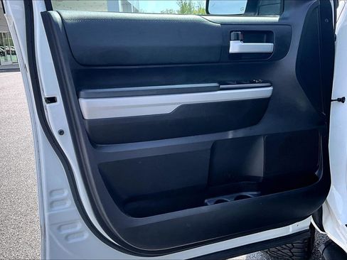 Used 2020 Toyota Tundra SR5 w/ SR5 Convenience Package image 19