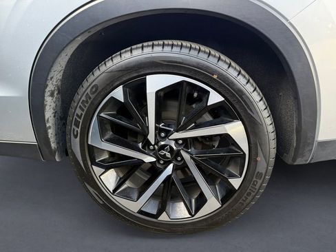 Used 2024 Mitsubishi Outlander SE image 14