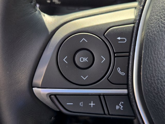Used 2022 Toyota Camry XLE FWD image 38