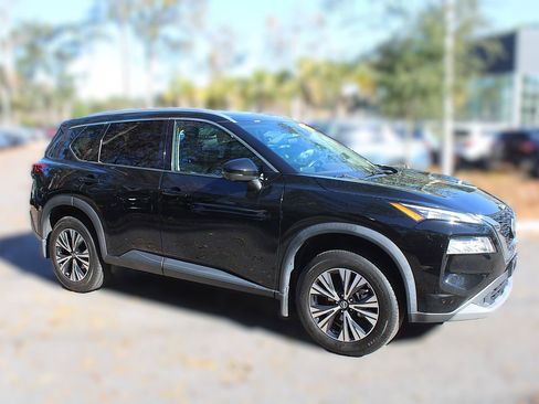 Used 2021 Nissan Rogue SV w/ Premium Package image 16