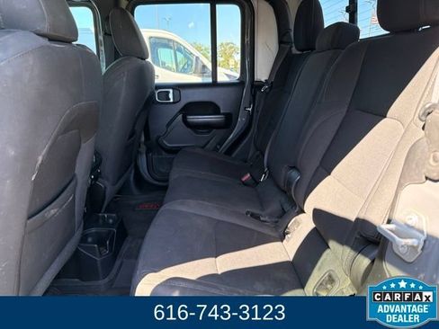 Used 2021 Jeep Gladiator Sport AWD/4WD image 9