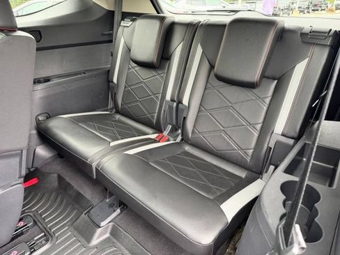 Used 2024 Volkswagen Atlas Peak Edition SE AWD/4WD image 38